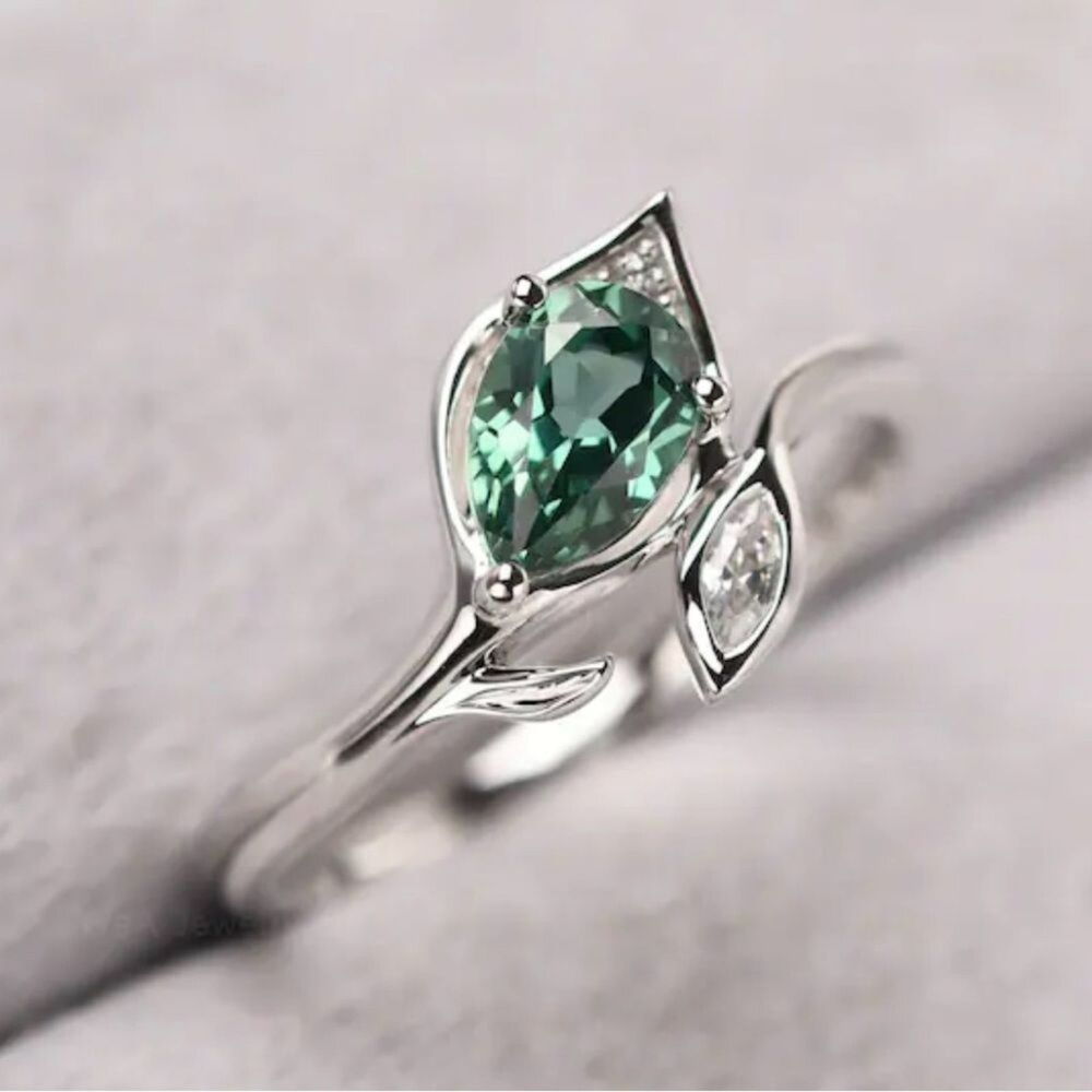 Exquisite Silver-Plated Inlaid Waterdrop
